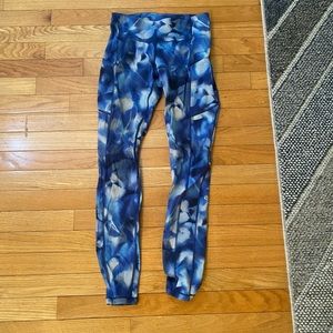 Lululemon Speed Up Tight Blue and white patterned color. Size 4. Inseam 27”